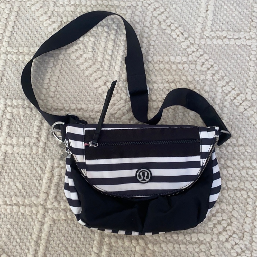 Lululemon purse